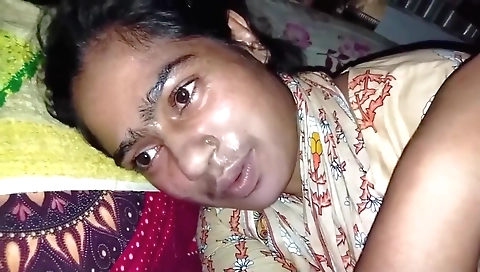 Amateur brunette milf with small booty gets her pussy stretched