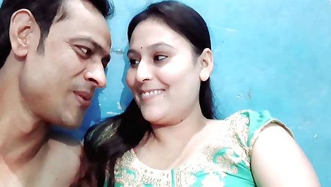 Amateur indian brunette sex video with a very cute face