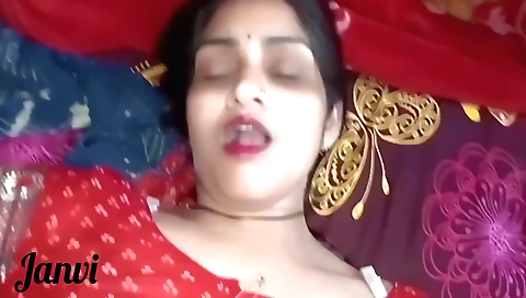 Indian brunette sucks her boyfriend's dick in the bed