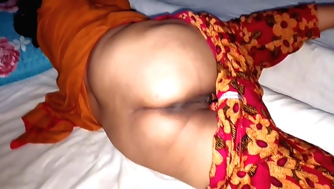 Indian babe is getting fucked in close up in amateur clip