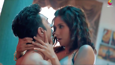 A brunette with a nice ass is on net and she likes to play with it